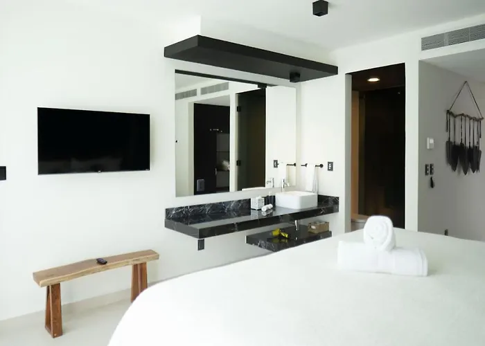 Blanca Incredible 2br - Private Pool Free Club